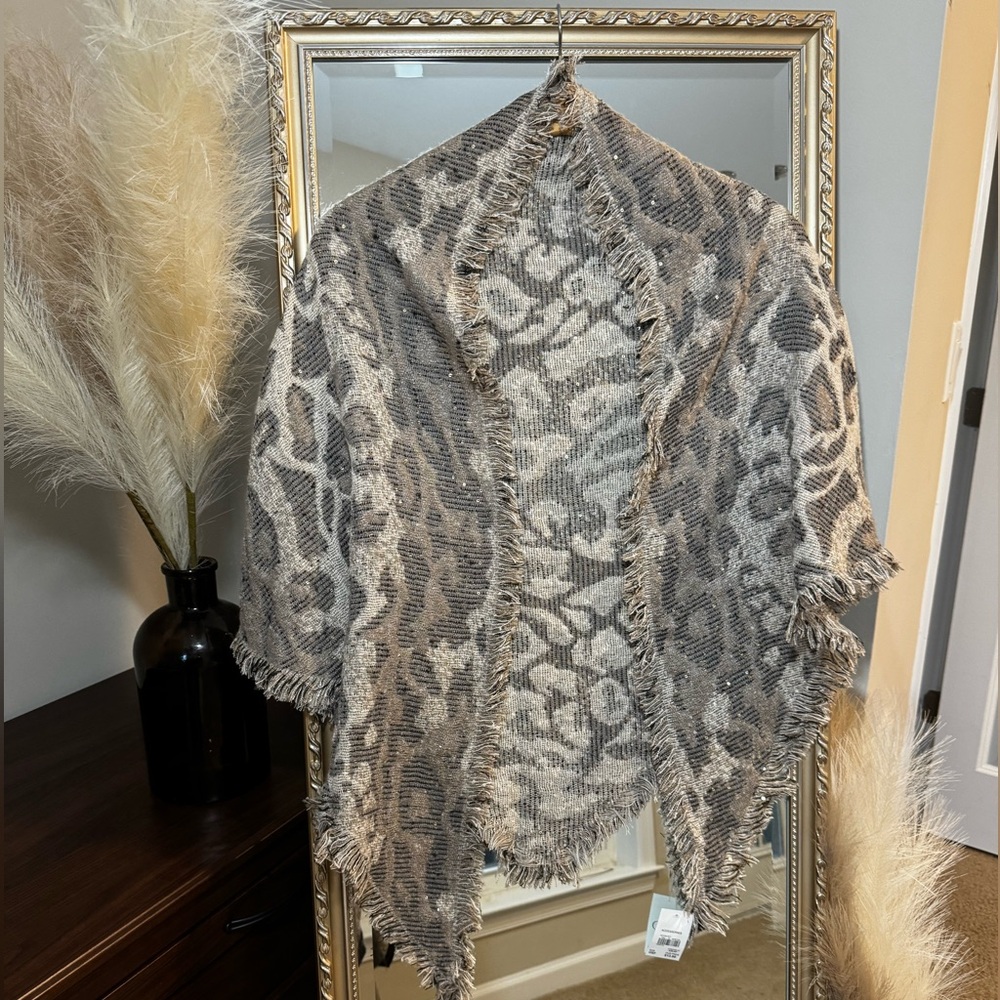 [[NWT]] Oversized Leopard Print Scarf w/ Fringe Edges & Subtle Gold Detailing